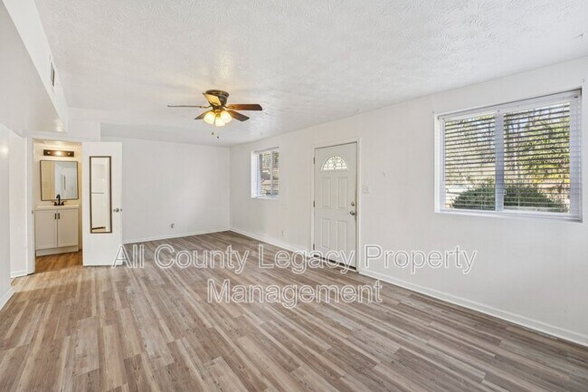 Building Photo - 4902 Valley Dale Ct SW