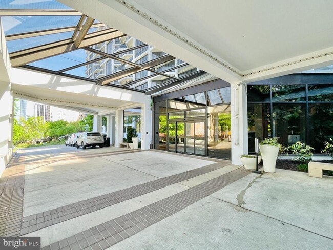 Building Photo - 1530 Key Blvd