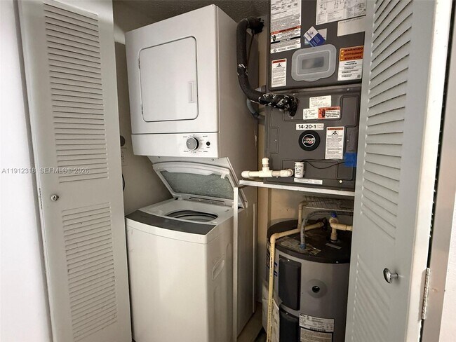 Building Photo - 9907 Westwood Dr