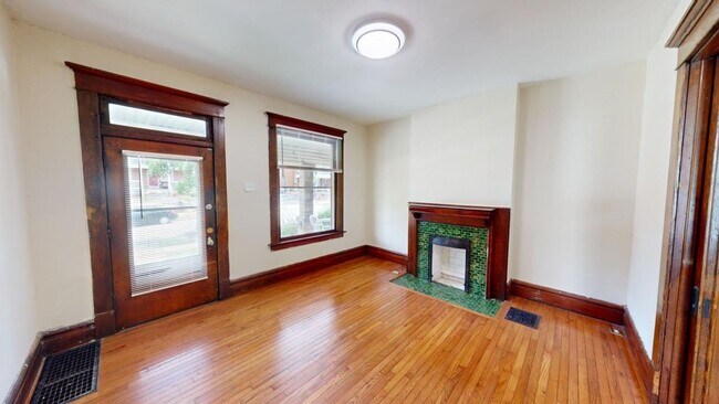 Foto del edificio - 6 BEDROOMS + 3 BATHROOMS Available August 20, 2026! Schedule to see it today!