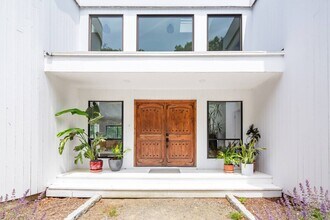 Building Photo - 404 Water Mill Towd Rd