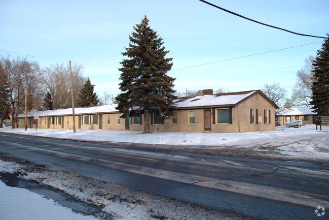 Primary Photo - Airport Apartments