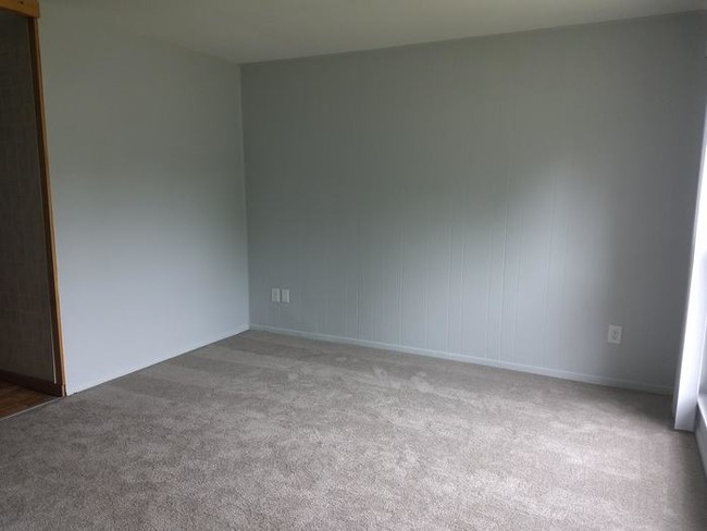 Building Photo - 4194 Beavercreek Cir
