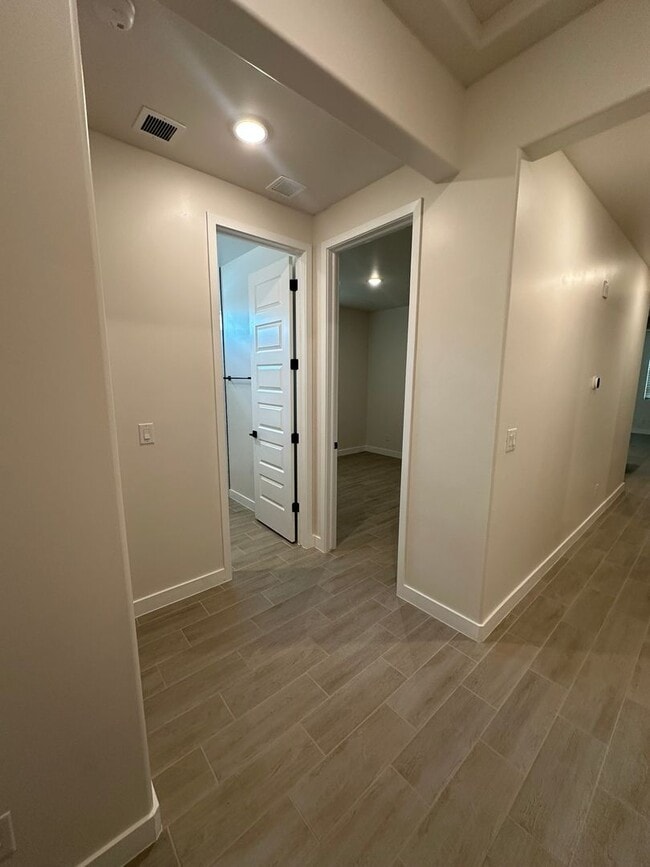 Foto del edificio - 1471 Cabin Creek Ave