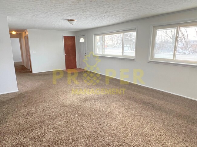 Foto del edificio - 3 bedrooms 2 full bathrooms house