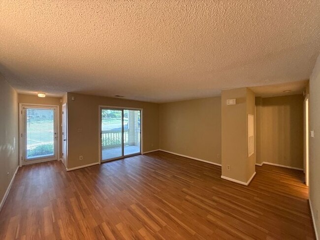 Foto del edificio - T.R. Lawing Realty Property