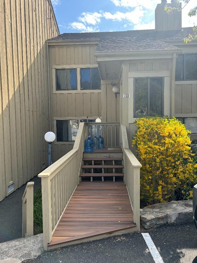 203 Lakeside Dr Unit 203, South Salem, NY 10590 Condo for Rent in