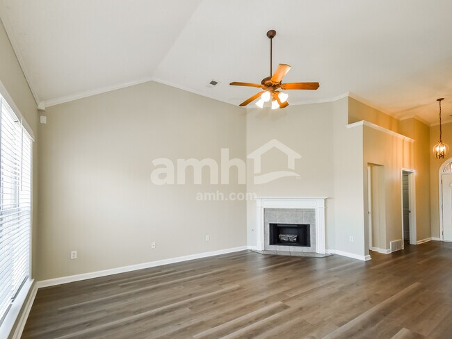 Foto del edificio - 2199 Purple Leaf Ln
