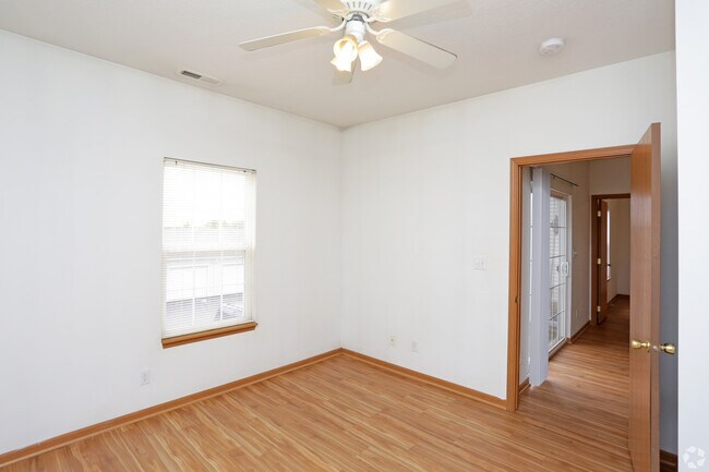 875 camas - 1209 Mayfield Dr