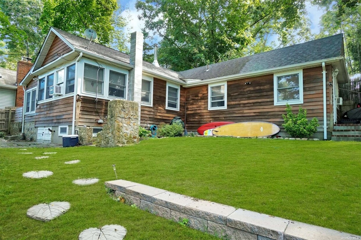 11 Acacia Rd, Rocky Point, NY 11778 House for Rent in Rocky Point, NY