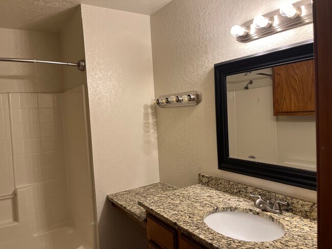 Building Photo - 3202 Ridgecrest Ct