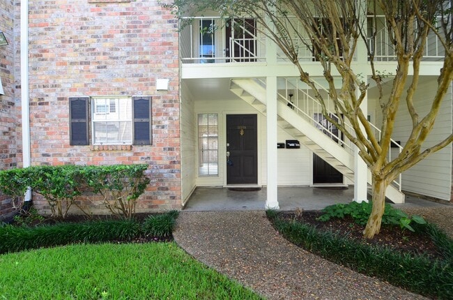 Building Photo - 12978 Trail Hollow Dr