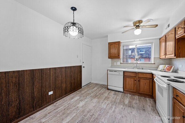 Foto del edificio - 9407 Bay Colony Dr