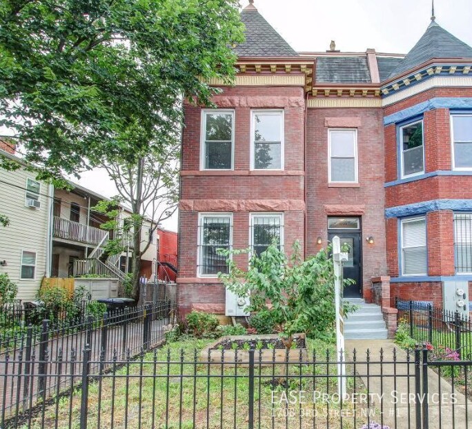 Foto principal - 1708 3rd St NW