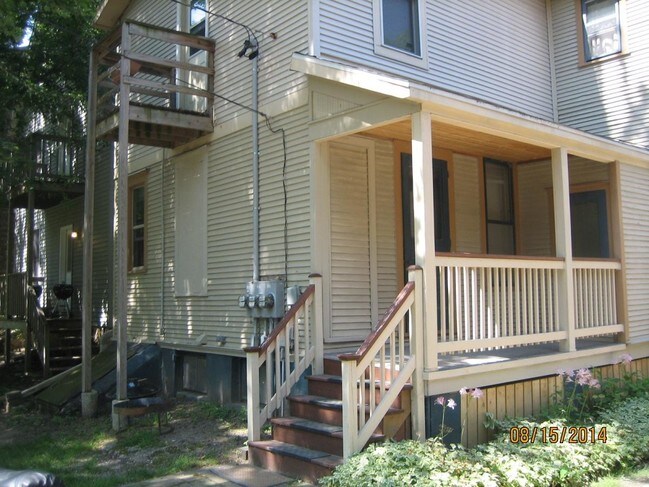 Side/Back of House - 415 W Doty St