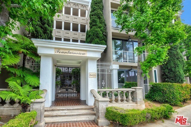 Foto del edificio - 8455 Fountain Ave
