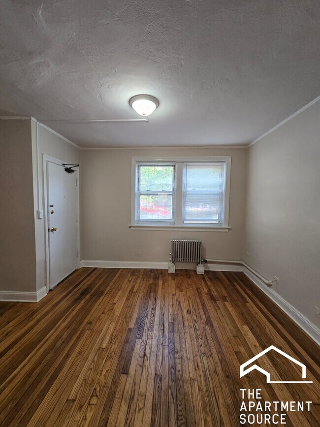 Building Photo - 6910 N Ravenswood Ave