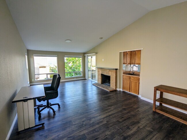 Building Photo - 15175 Sunwood Blvd