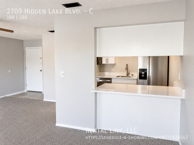 Foto del edificio - 2709 Hidden Lake Blvd