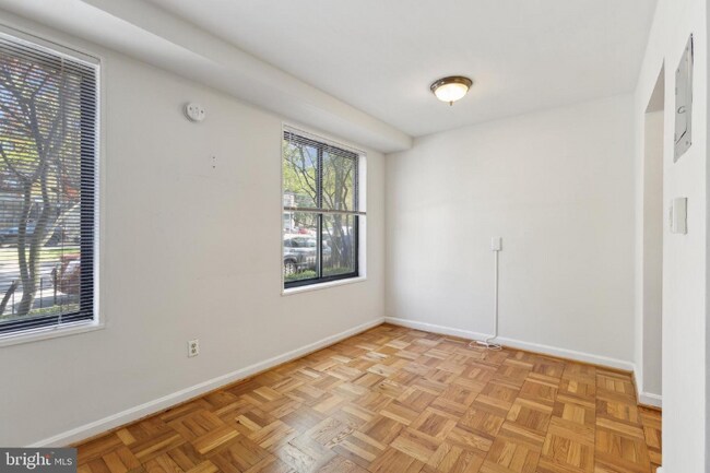 Foto del edificio - 5112 MacArthur Blvd