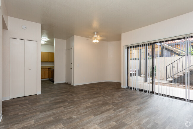 2BR, 1BA - 819 SF - Arches at Oracle Apartments