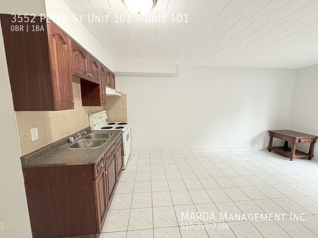 Building Photo - COZY MAIN FLOOR BACH NEAR U OF W - INCLUSIVE!