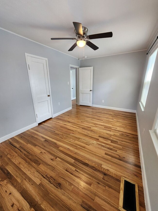 Building Photo - 3/1 Charmer in West Lampasas