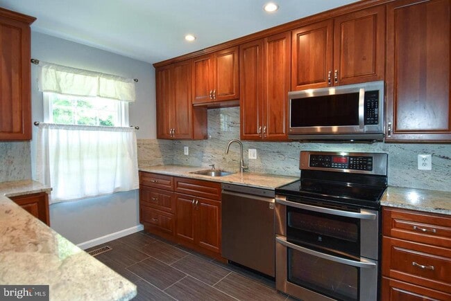 Building Photo - 5920 Langton Dr