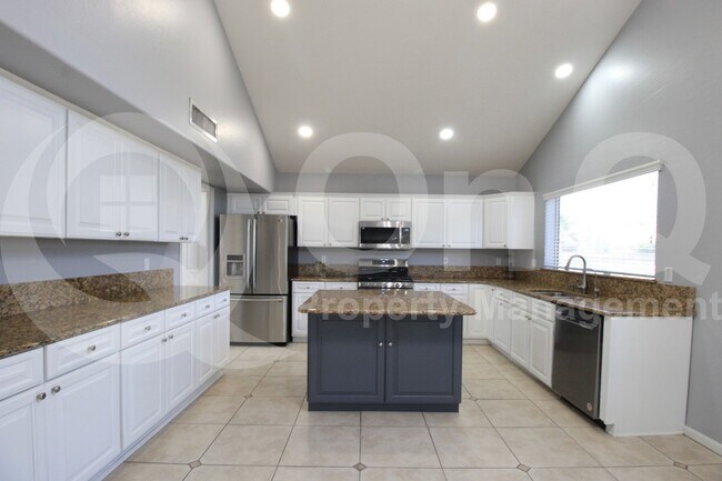 Foto del edificio - 4623 W Tyson St