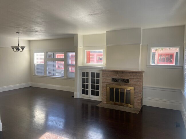 Foto del edificio - 3145 E St