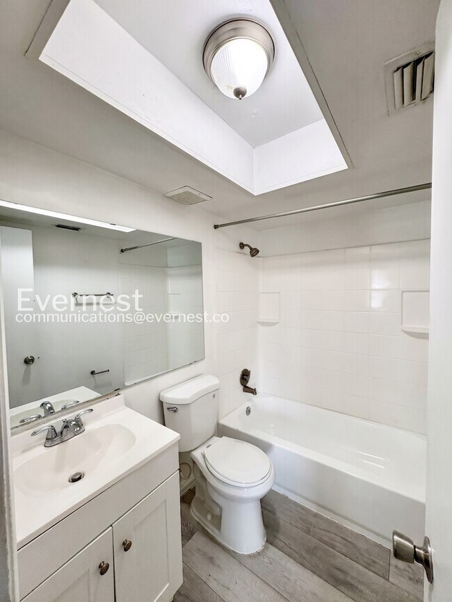 Foto del edificio - Limited Time Special Offer / 3 Bed/1.5 Bath Home with Carport / Pet-Friendly / Available Now!