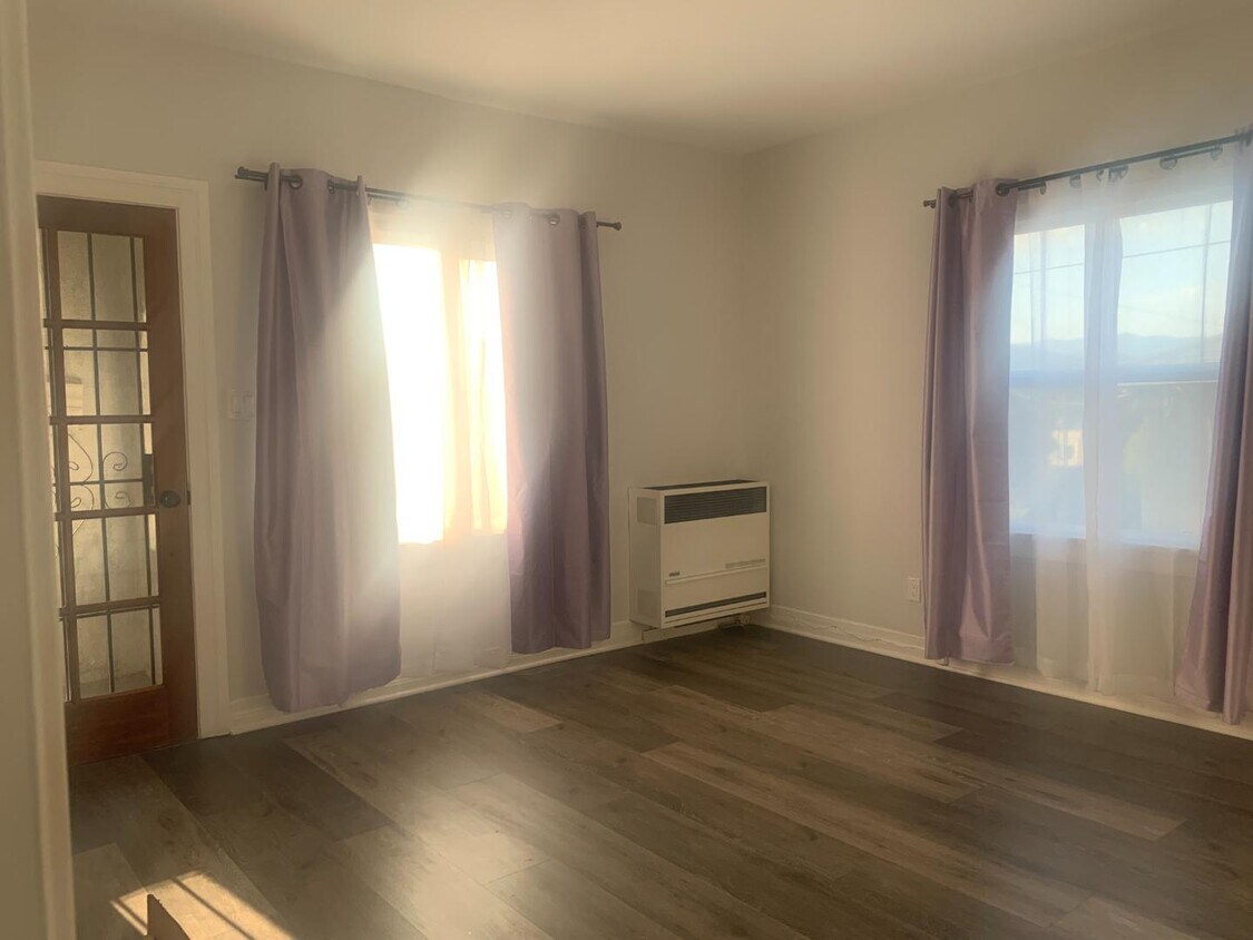 Foto principal - 1034 Hyperion Ave
