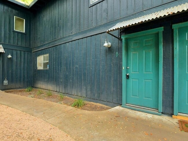 Building Photo - 604 Franklin Blvd