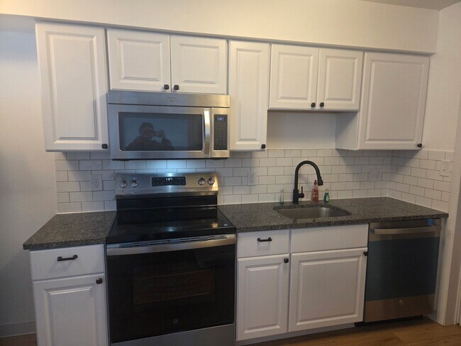 Foto del edificio - 104 Laurel Ct