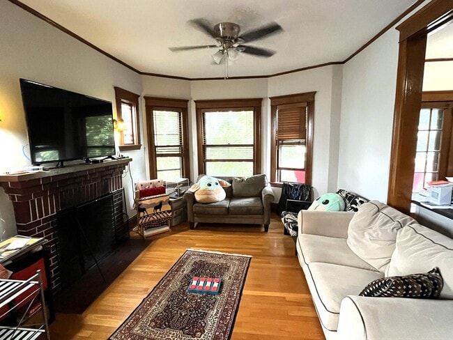 Building Photo - 334-336 School St