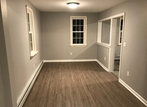 Building Photo - 105 Mill Ln