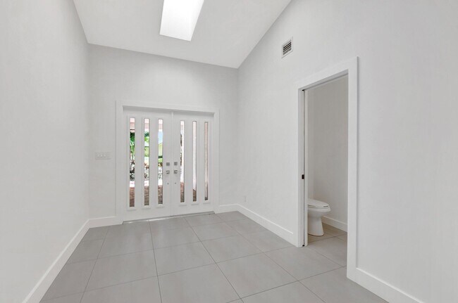 Foto del edificio - 355 Woodlake Ln