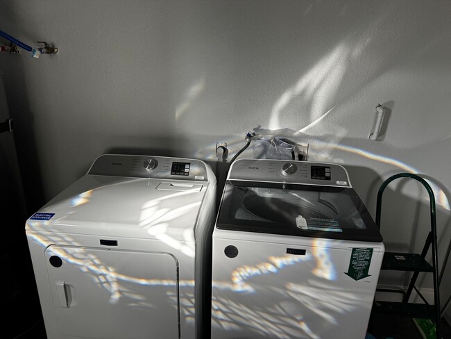 Building Photo - Downtown Single Story – Complete Remodel - Single Story - yr1942