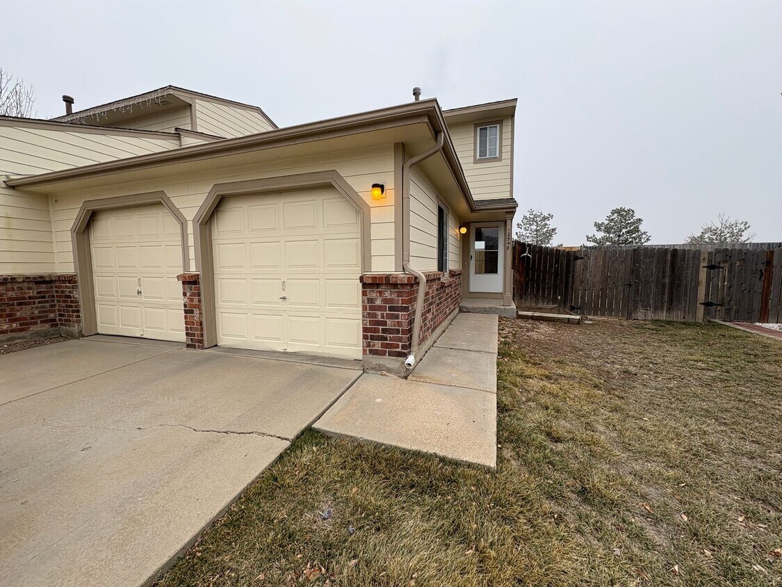 Nice Thornton Duplex with Oversized Attached Garage - Nice Thornton Duplex with Oversized Attached Garage