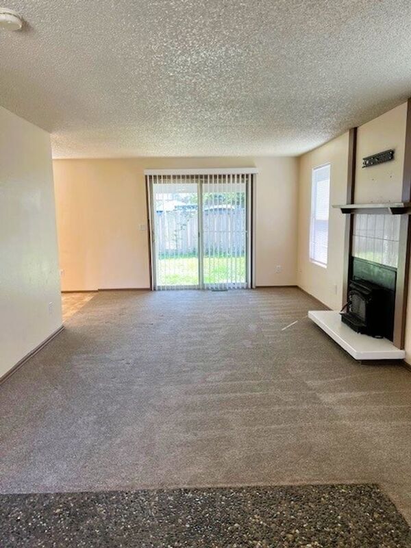 Foto del edificio - 6015 Beverly Ln