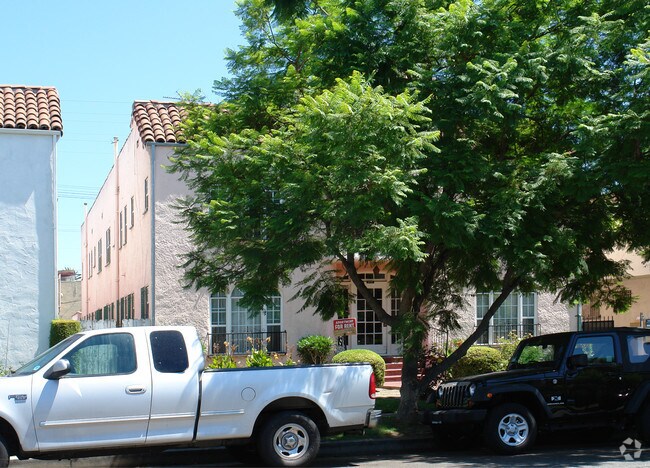 Building Photo - 414 N Hayworth Ave