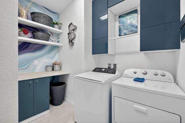 Building Photo - 540 SE Monet Dr
