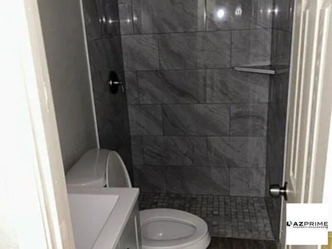 Foto del edificio - W Avalon Dr