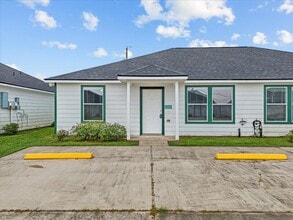 Building Photo - 2135 Aruba Calle