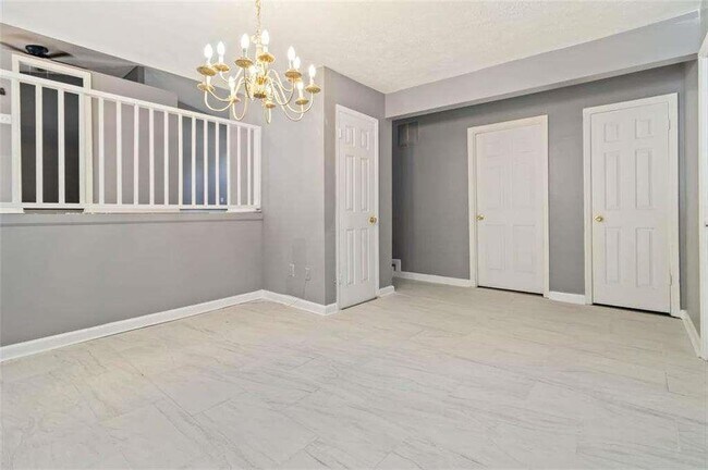 Foto del edificio - 6925 Cainwood Dr