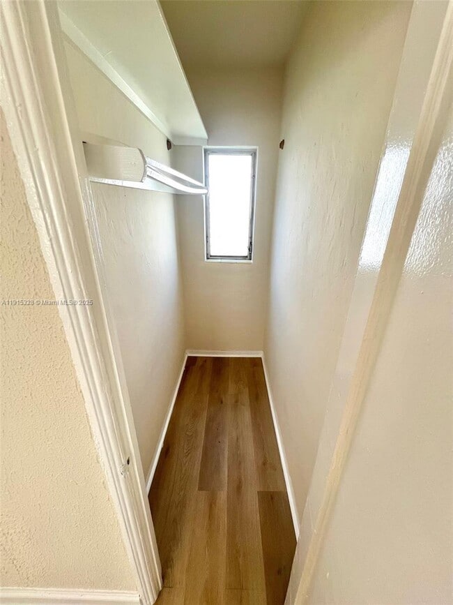 Foto del edificio - 632 NE 85th St