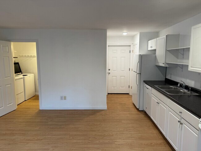Foto del edificio - 130 Jeff Heights Rd