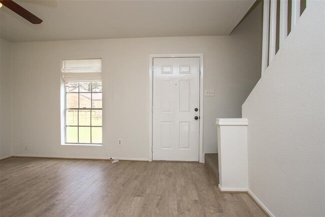 Building Photo - 9217 Vogue Ln