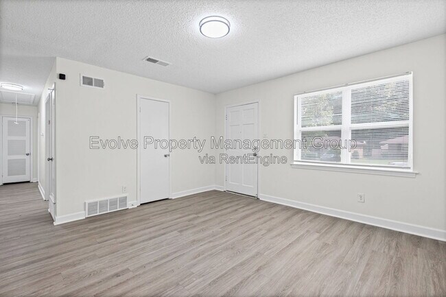 Building Photo - 4537 Whiteside St