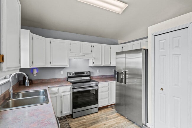 Foto del edificio - 770 Stargate Dr